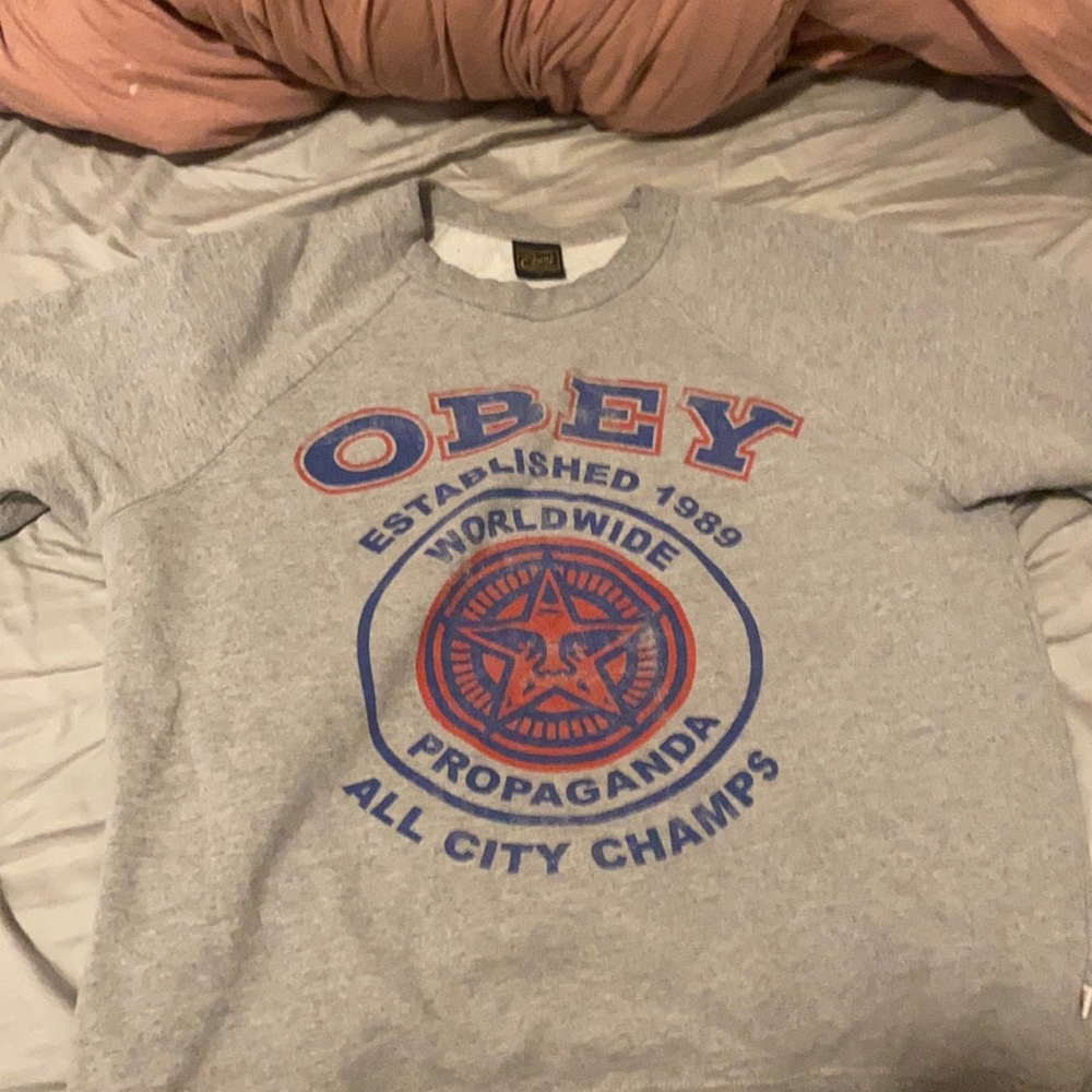 WORLDWIDE PROPAGANDA CREWNECK- OBEY- MENS MEDUIM